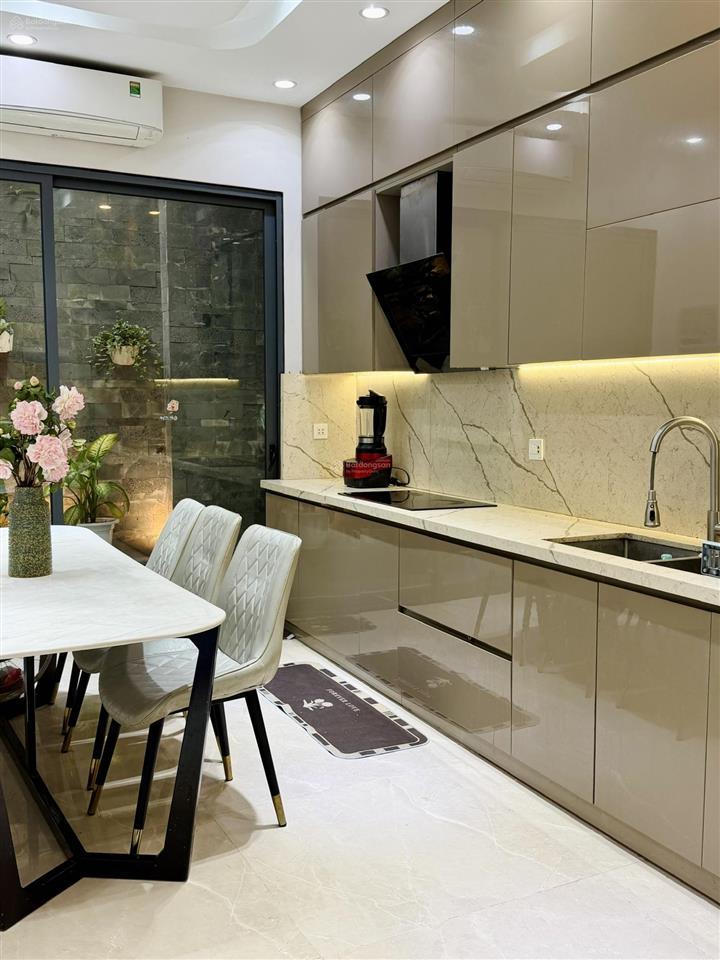 Chính chủ bán nhà phân lô 670h7 tân mai, 73m2, thang máy ô tô vào nhà
