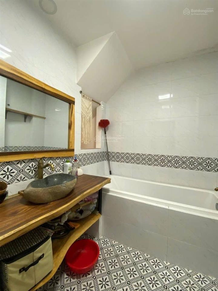 Quận 1  42m²  4 tầng, hẻm trước nhà 4m sát mặt tiền  calmette, quận 1  giá chỉ 9.9 tỷ tl