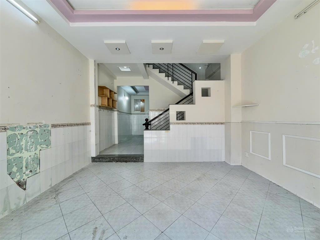 86m ngang 4.5m  cạnh mặt tiền bờ kè vũ tùng bình thạnh  giáp q1  ô tô cạnh nhà  8,9 tỷ tl
