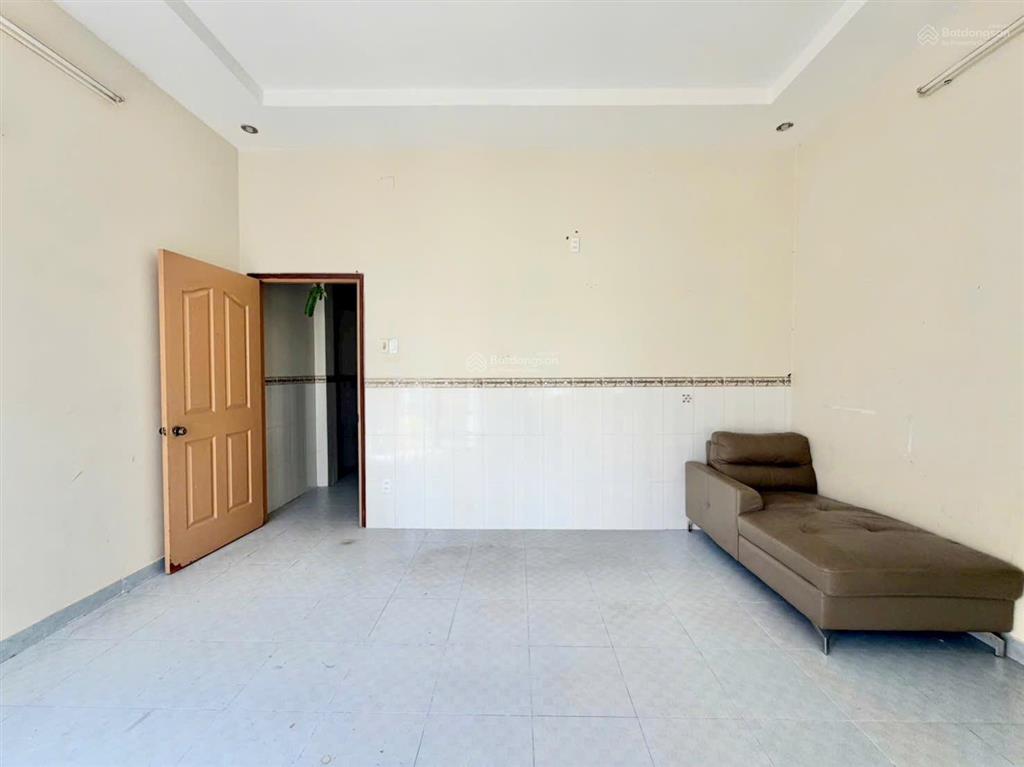 86m ngang 4.5m  cạnh mặt tiền bờ kè vũ tùng bình thạnh  giáp q1  ô tô cạnh nhà  8,9 tỷ tl