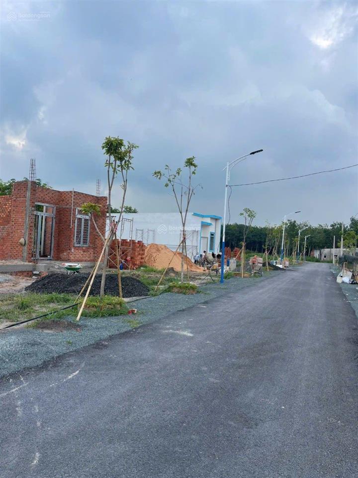Chủ kẹt vốn cần bán gấp nền đất ngay tt chơn thành diện tích hơn 200m² sổ sẵn thổ cư