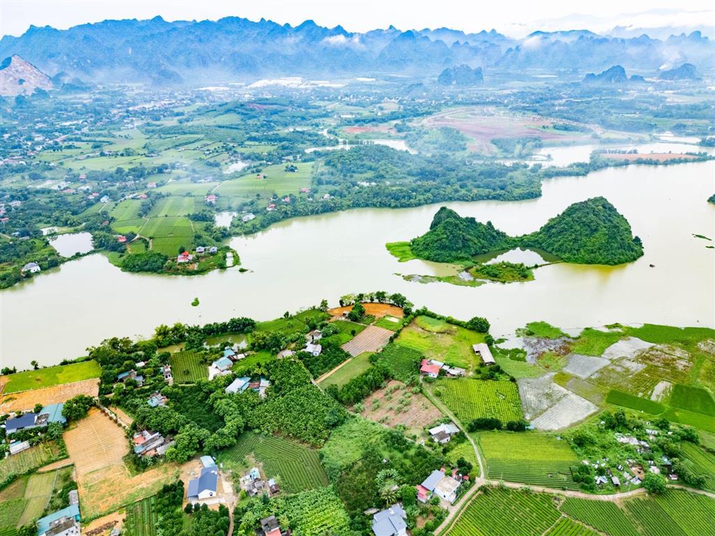 Chính chủ bán cắt lỗ mảnh đất 1147m2 cạnh hồ đá bạc, lạc thủy, hòa bình, giá chỉ 2,6 tỷ