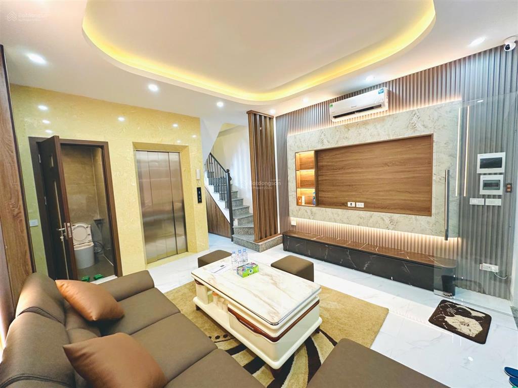 Bán nhà mặt phố lương khánh thiện  cách một nhà ra mặt phố  6 tầng  thang máy