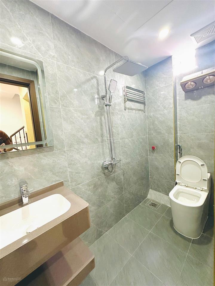 Bán nhà mặt phố lương khánh thiện  cách một nhà ra mặt phố  6 tầng  thang máy