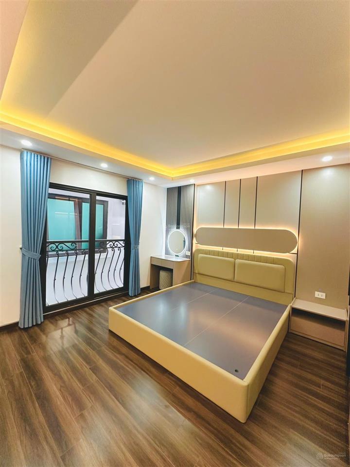 Bán nhà mặt phố lương khánh thiện  cách một nhà ra mặt phố  6 tầng  thang máy