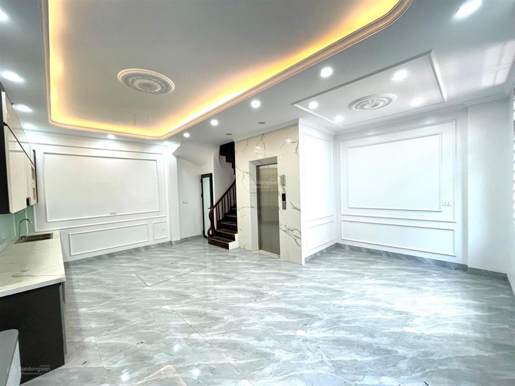 Bán nhà phố hoa lư  ô tô qua cổng  dân trí cao  5 tầng thang máy  xây mới