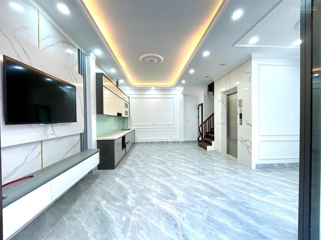 Bán nhà phố hoa lư  ô tô qua cổng  dân trí cao  5 tầng thang máy  xây mới