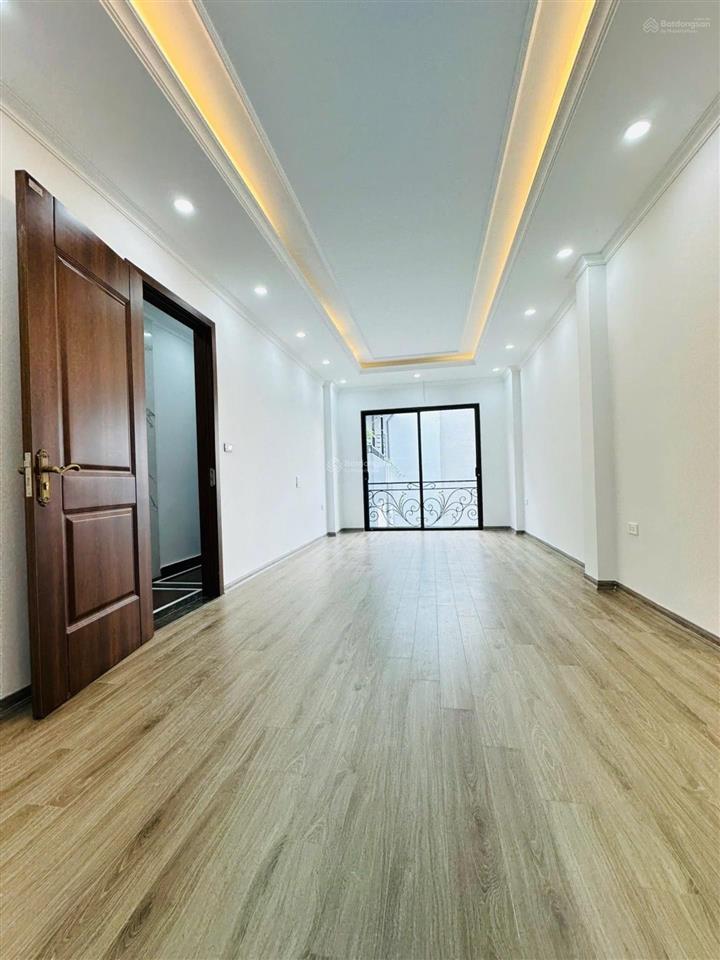 Bán nhà phố hoa lư  ô tô qua cổng  dân trí cao  5 tầng thang máy  xây mới