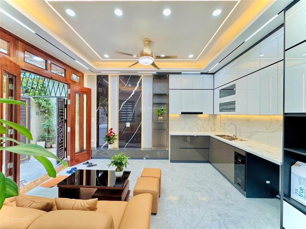 Bán nhà hoàng mai  đền lừ mới không  5 tầng thang máy  view triệu đô