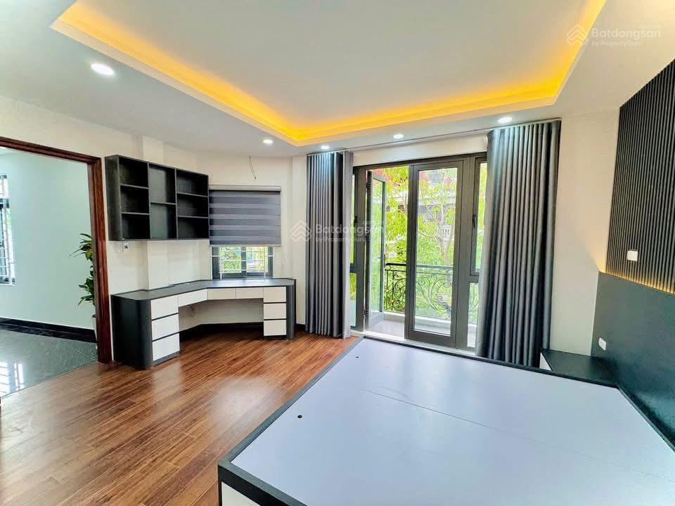 Bán nhà hoàng mai  đền lừ mới không  5 tầng thang máy  view triệu đô