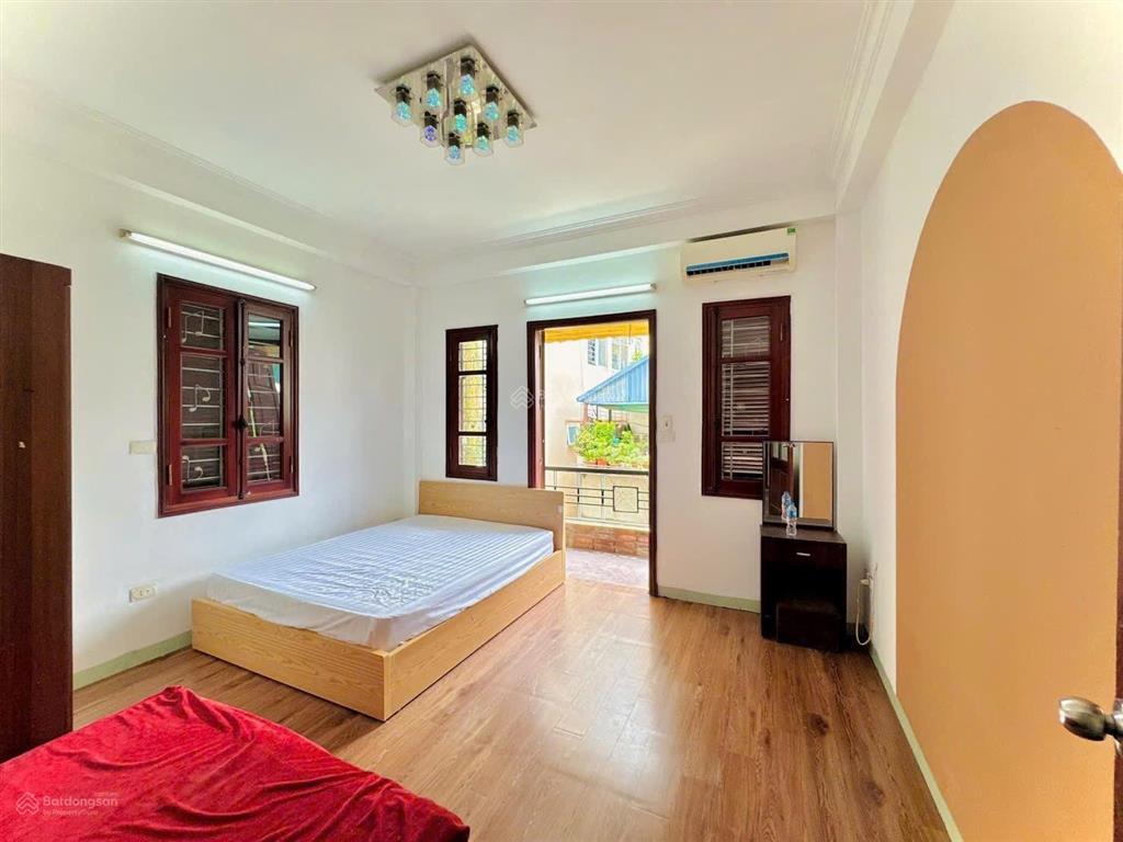 Cho thuê nhà nguyên căn ở la thành  ngọc khánh  100m
5 tầng  9 phòng cho thuê  đã full đồ