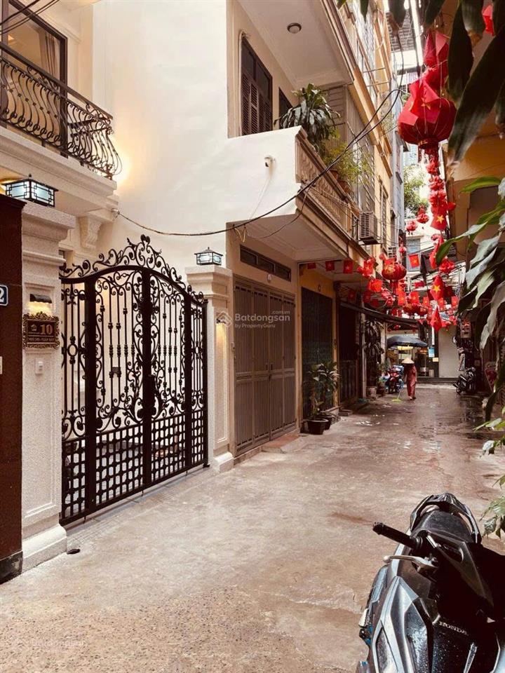 Gara ô tô  nhà mới full đồ  thang máy  ở luôn  hai thoáng