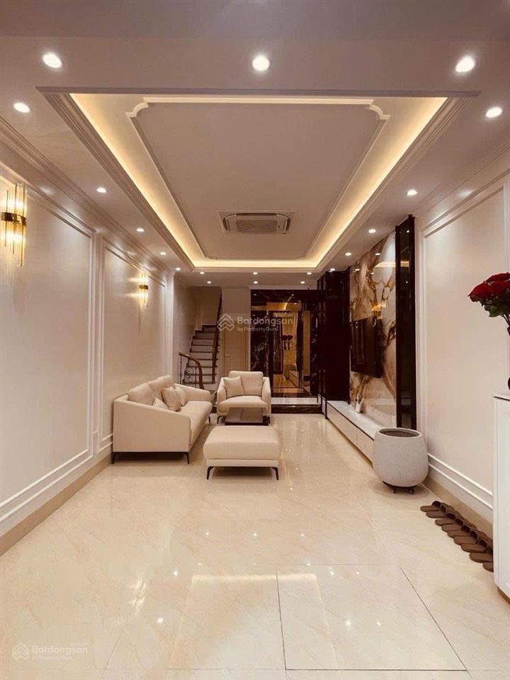 Gara ô tô  nhà mới full đồ  thang máy  ở luôn  hai thoáng
