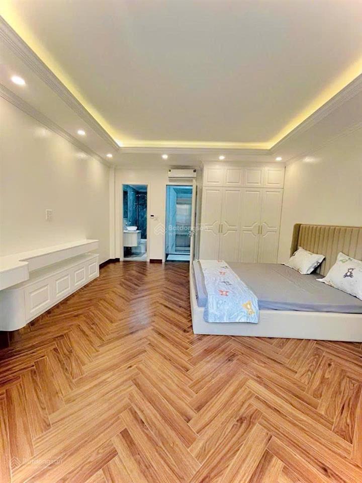 Vĩnh hưng  6 tầng thang máy  một nhà ra phố  nhà mới coong  chủ tặng hết đồ