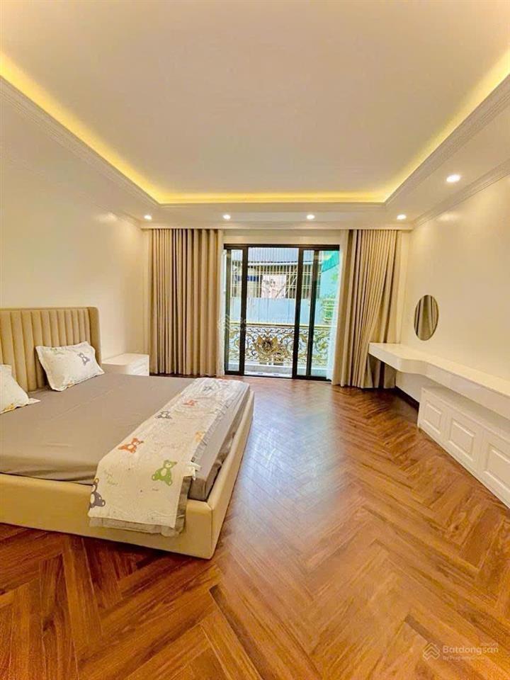 Vĩnh hưng  6 tầng thang máy  một nhà ra phố  nhà mới coong  chủ tặng hết đồ