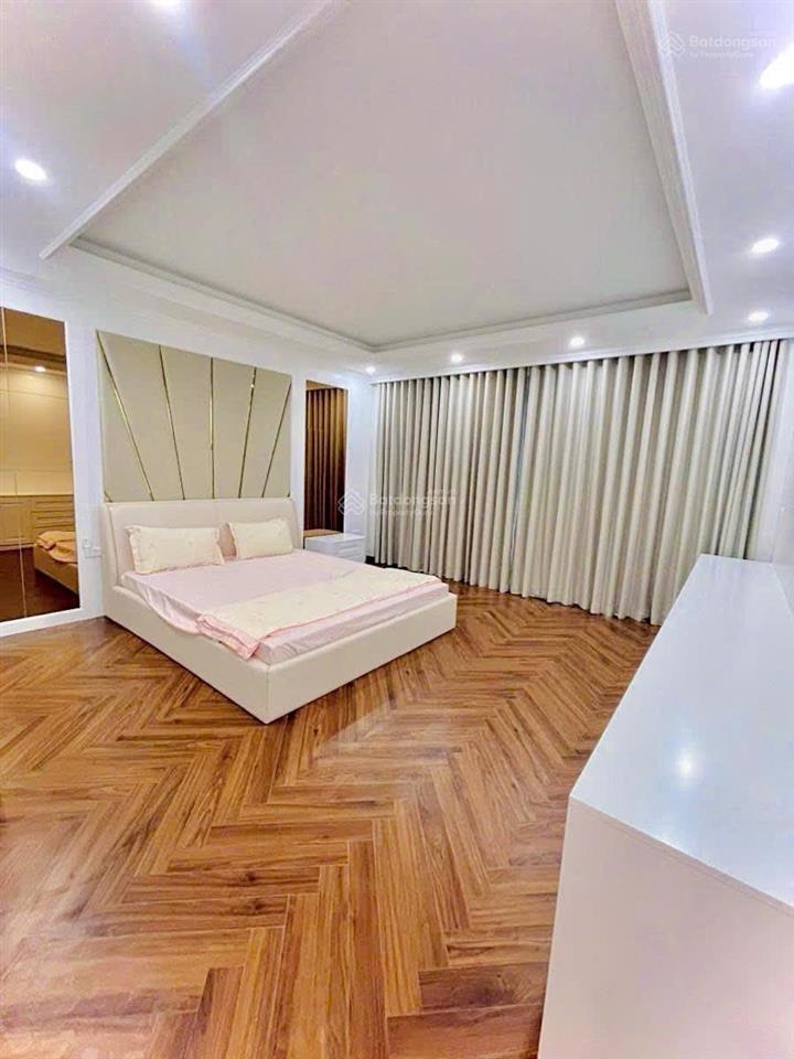 Vĩnh hưng  6 tầng thang máy  một nhà ra phố  nhà mới coong  chủ tặng hết đồ