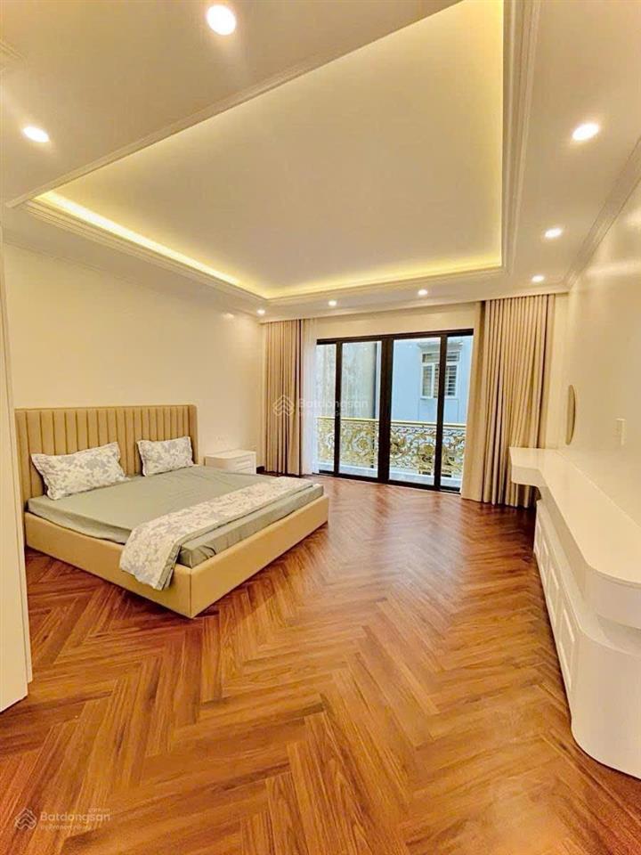 Vĩnh hưng  6 tầng thang máy  một nhà ra phố  nhà mới coong  chủ tặng hết đồ