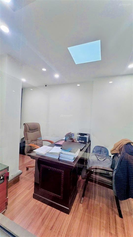 Căn góc hai thoáng  3 ngủ 2 wc  có slot ô tô  view mặt phố