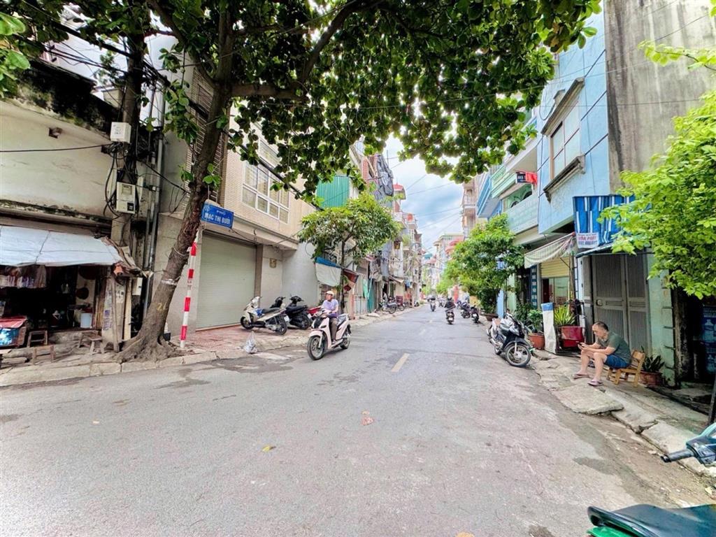 Mặt phố quyền lực  2 mặt thoáng trước sau  kinh doanh đỉnh