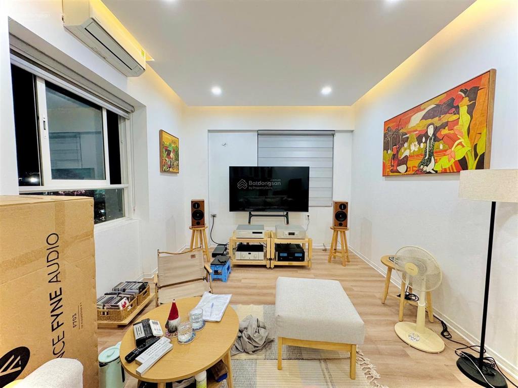 View mặt phố  căn góc  nhà đẹp ở luôn  full đồ  có hầm ô tô