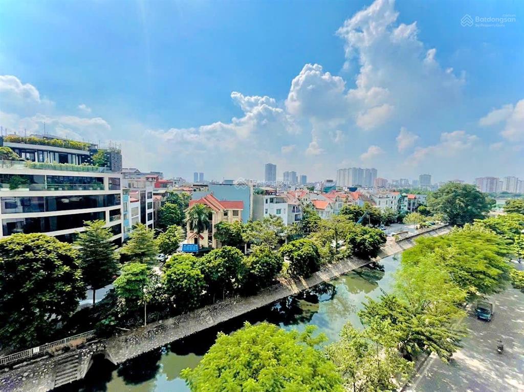 Mặt phố  vỉa hè  xây mới từ móng  mặt tiền đẹp  gần vành đai 2.5  7 tầng full  view kđt