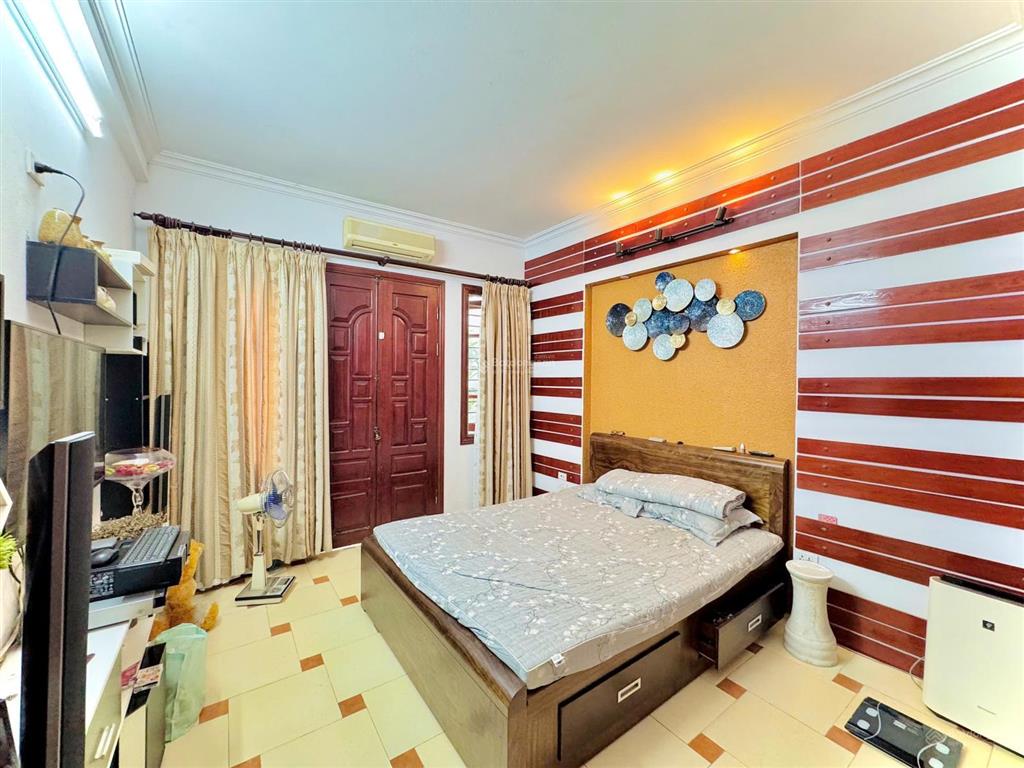 Tư đình ô tô tránh  mặt tiền khủng  ngõ thông tứ tung  ô chờ thang máy