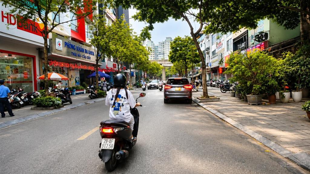 Duy nhất 1 lô  đất vàng  mặt phố trương công giai  138m, mt quyền lực 10m  vỉa hè  96.tỷ