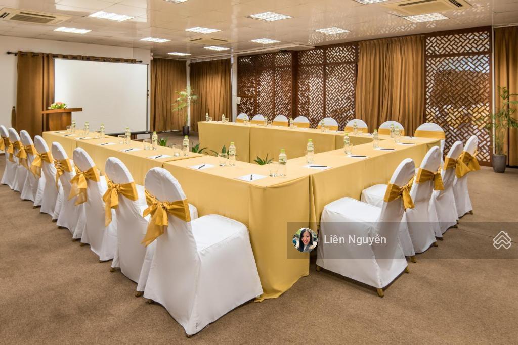 Chính chủ bán tòa khách sạn mặt phố cửa bắc đã xây 12 tầng, 56 phòng, mặt tiền 6.8m, 218 tỉ