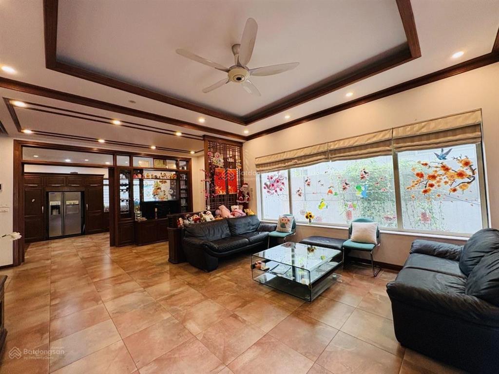 Nhà biệt thự sân vườn khu quan chức vườn đào tây hồ, 236m² 6 tầng mt 15m an ninh tốt, giá 145 tỷ