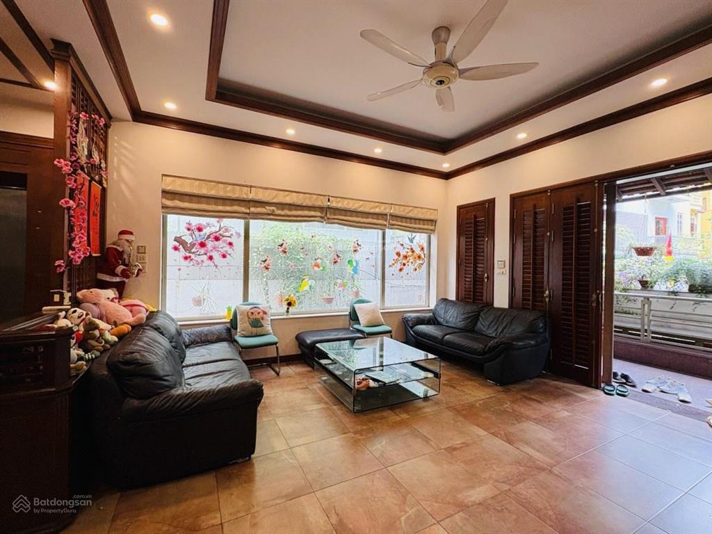 Nhà biệt thự sân vườn khu quan chức vườn đào tây hồ, 236m² 6 tầng mt 15m an ninh tốt, giá 145 tỷ