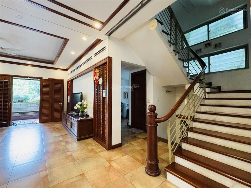 Nhà biệt thự sân vườn khu quan chức vườn đào tây hồ, 236m² 6 tầng mt 15m an ninh tốt, giá 145 tỷ