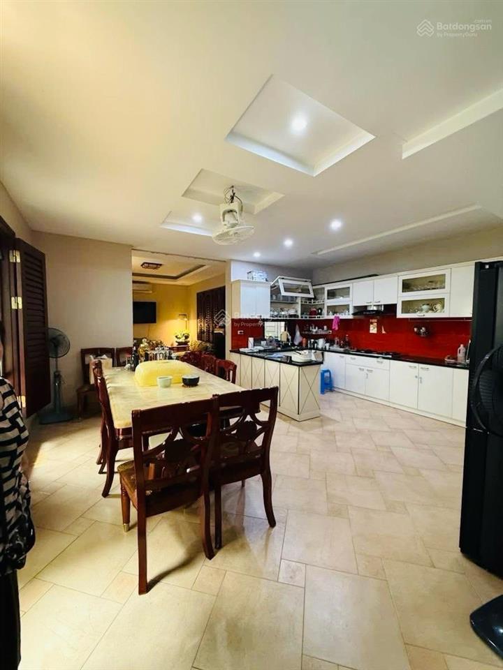 Bán biệt thự sân vườn phố lạc long quân tây hồ an ninh nội khu, 275m2 5 tầng mt 10m, thiện chí bán