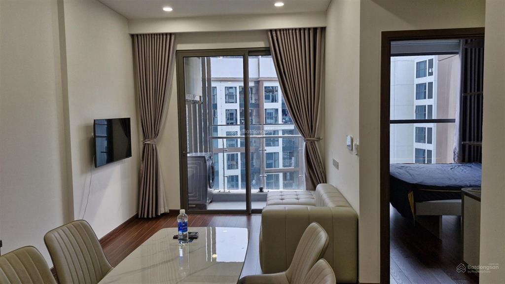 Chính chủ bán căn hộ tầng trung tòa h2 view đẹp, nhà mới, full nội thất đẹp vào ở được ngay