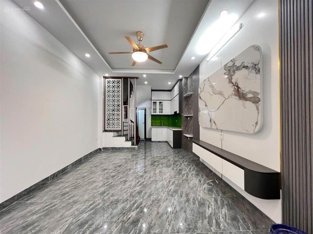 Vĩnh hưng  nhà mới  ngõ rộng  34m2  5 tầng  chỉ 6,5 tỷ