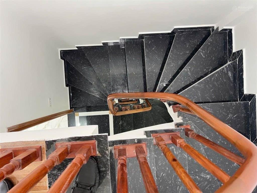 Vĩnh hưng  nhà mới  ngõ rộng  34m2  5 tầng  chỉ 6,5 tỷ