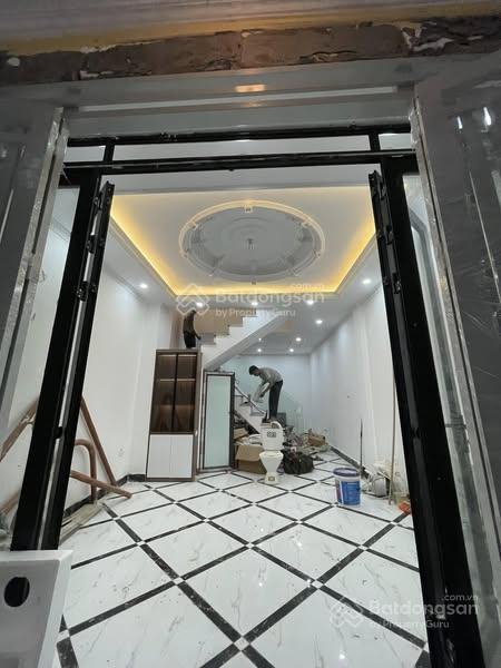 Nhà mới đẹp chính chủ 10.2 tỷ hoàng mai 43m2 5 tầng mt 4m ngõ oto tránh
