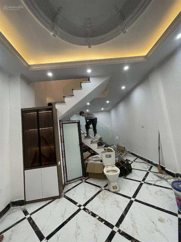 Nhà mới đẹp chính chủ 10.2 tỷ hoàng mai 43m2 5 tầng mt 4m ngõ oto tránh
