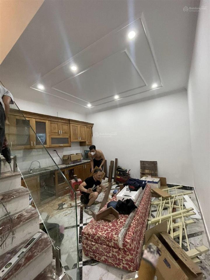 Nhà mới đẹp chính chủ 10.2 tỷ hoàng mai 43m2 5 tầng mt 4m ngõ oto tránh