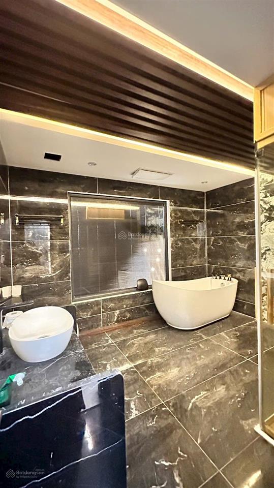 Bán building nguyễn văn cừ, long biên  120m x 8 tầng có hầm  thang máy, view hồ, kinh doanh đỉnh