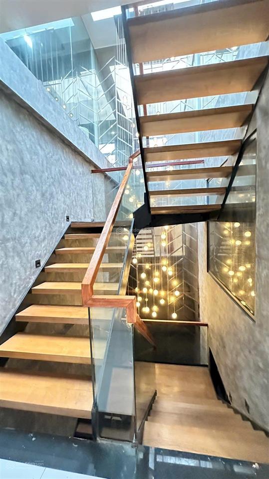 Bán building nguyễn văn cừ, long biên  120m x 8 tầng có hầm  thang máy, view hồ, kinh doanh đỉnh