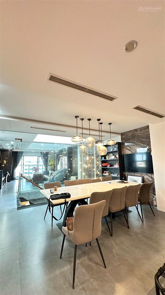 Bán building nguyễn văn cừ, long biên  120m x 8 tầng có hầm  thang máy, view hồ, kinh doanh đỉnh