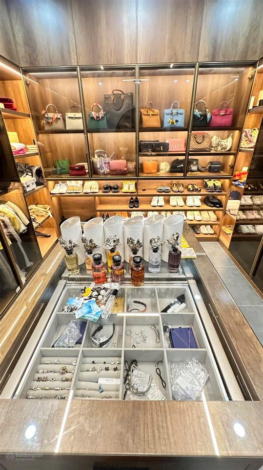 Bán building nguyễn văn cừ, long biên  120m x 8 tầng có hầm  thang máy, view hồ, kinh doanh đỉnh
