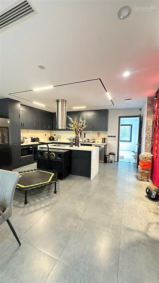 Bán building nguyễn văn cừ, long biên  120m x 8 tầng có hầm  thang máy, view hồ, kinh doanh đỉnh