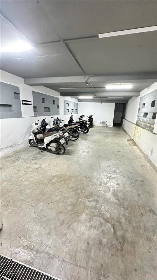 Bán building nguyễn văn cừ, long biên  120m x 8 tầng có hầm  thang máy, view hồ, kinh doanh đỉnh