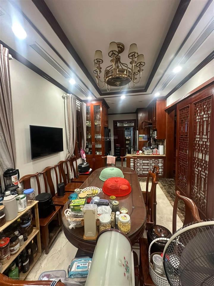 Bán biệt thự trung kính, cầu giấy, 160m2, 5 tầng, mt 12,5m, thang máy, tặng nội thất 10 tỷ, 79 tỷ