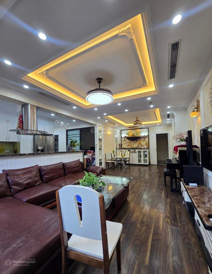 Cccc ct2b kđtm mỹ đình 2, dt 131m 3 ngủ...giá 9,5 tỷ thương lượng.