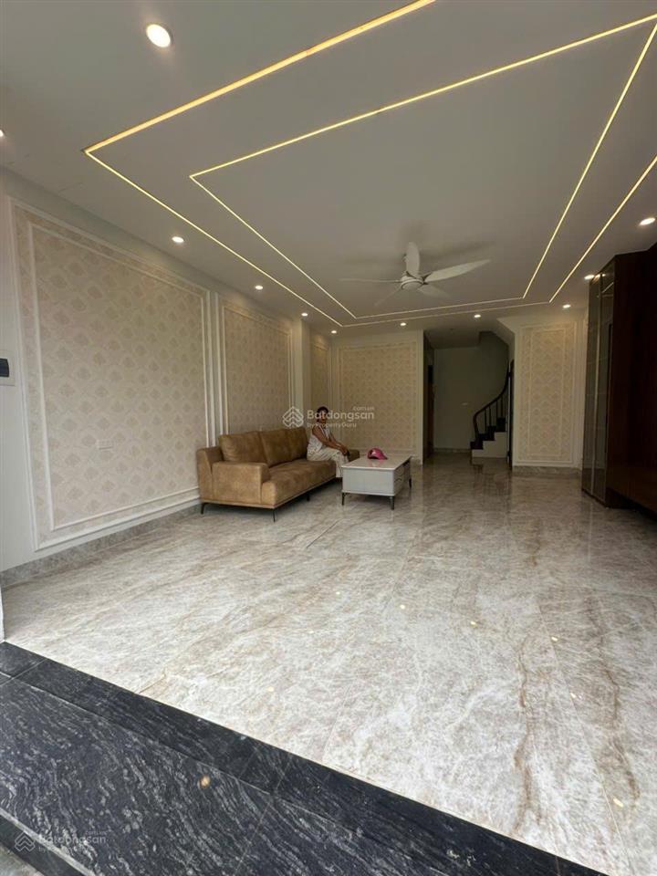 Nhà đẹp phúc lợi, long biên 61m2 6 tầng  thang máy nhập khẩu  full nội thất cao cấp