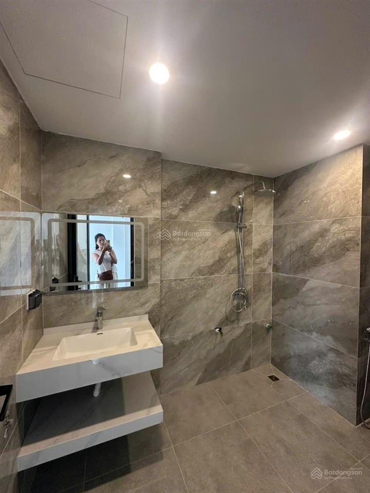 Nhà đẹp phúc lợi, long biên 61m2 6 tầng  thang máy nhập khẩu  full nội thất cao cấp