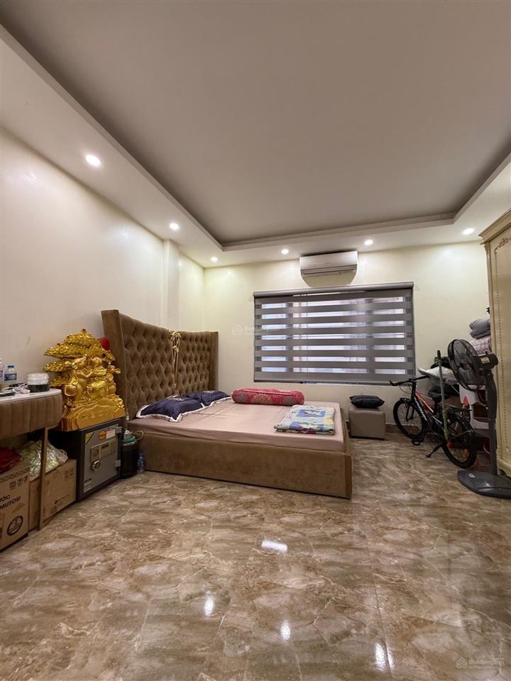 Nhà dân xây 5 tầng  bồ đề  gần ô tô  giá hợp lý.
