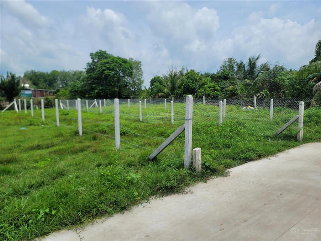 Cần bán lô đất diện tích 120m2 ( thổ cư 106m2). khu dân cư hiện hữu, thuận tiện xây nhà trọ ...